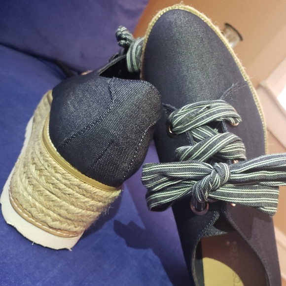 Women Platform Tie Up Loafer - Picture 2 of 4